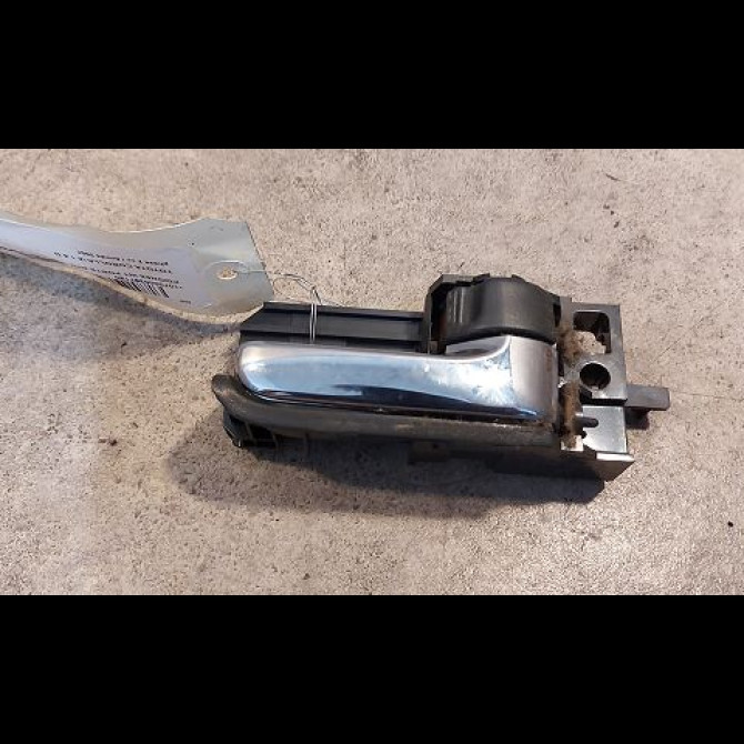 Poignee int porte avd occasion TOYOTA COROLLA IX phase 2 07-2004->08-2007 1.4 D 90ch 6920505040A0 1