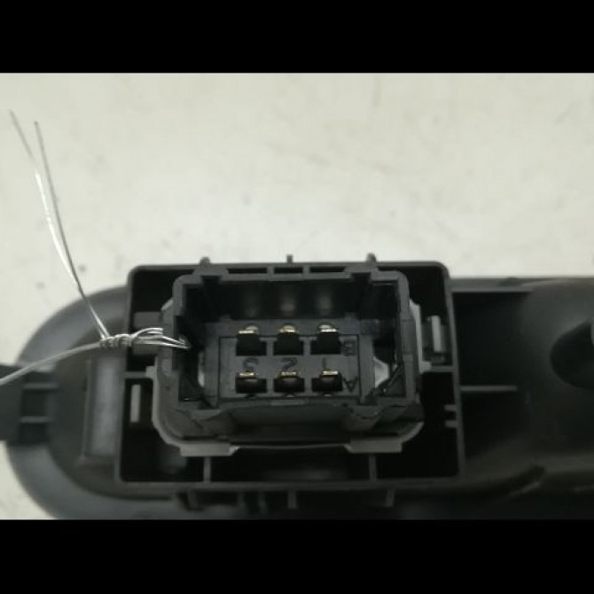 Commande leve-glace porte arrière droite occasion RENAULT MODUS Phase 1 09-2004->12-2007 1.4i 16v 8200214936 3