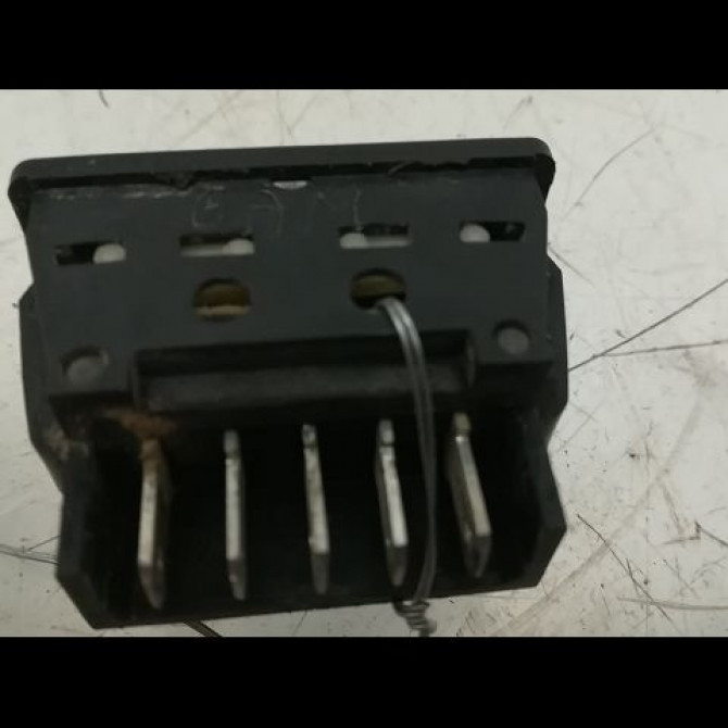 Commande lève-glace porte avant droite occasion CITROEN C15 Phase 1 07-1987->06-1996 3