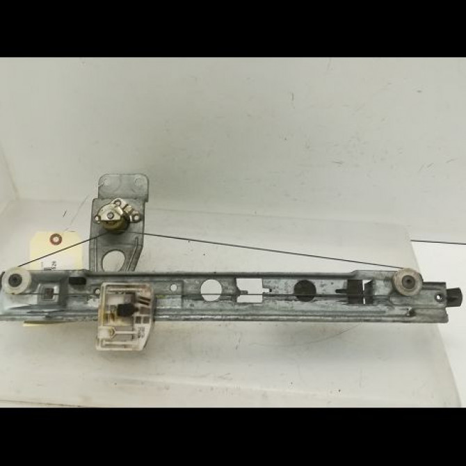 Mecanisme leve-glace arrière droit occasion RENAULT MEGANE II Phase 1 09-2003->12-2005 1.5 DCI 80ch 8200028073 3