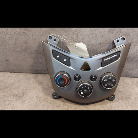 Commande de chauffage occasion CHEVROLET AVEO II AVEO II Phase 1 2011-06-01->2015-06-30 95076695