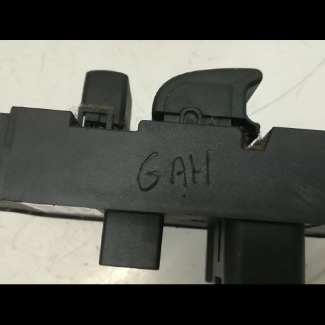 Commande lève-glace porte avant gauche occasion MAZDA MAZDA 2 I Phase 1 03-2003->09-2007 1.25 3