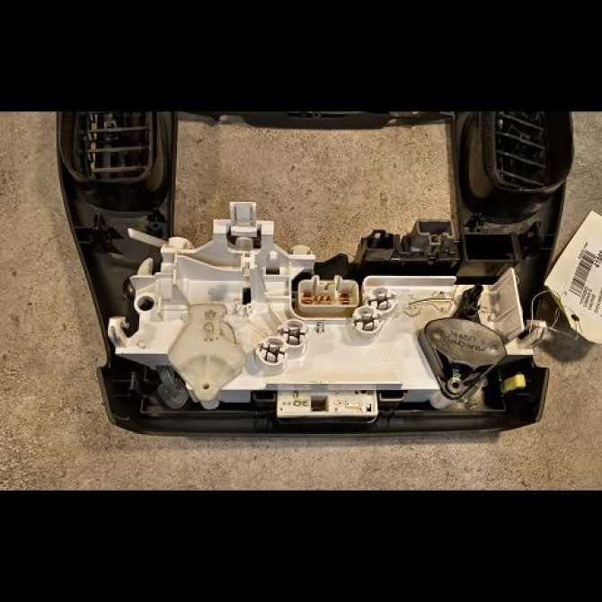 Commande de chauffage occasion TOYOTA YARIS VERSO Phase 1 11-1999->03-2003 1.3 2