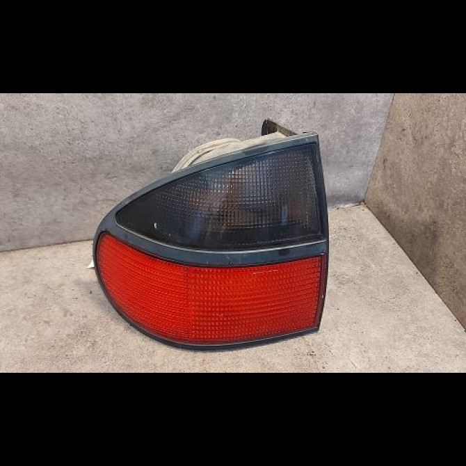 Feu arrière gauche occasion RENAULT LAGUNA I Phase 1 01-1994->04-1998 1.8 7701038275 1