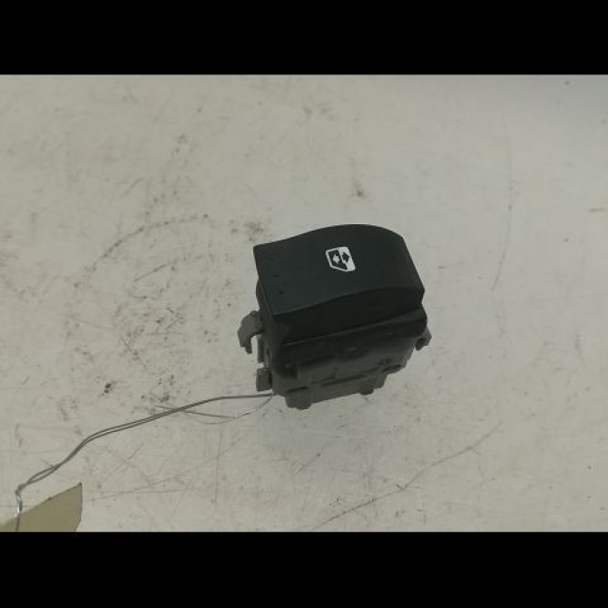 Commande lève-glace porte avant droite occasion RENAULT SCENIC II Phase 2 09-2006->04-2009 1.5 DCI 105ch 8200315027 1