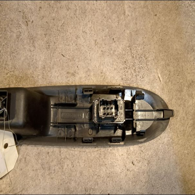 Commande lève-glace porte avant droite occasion CITROEN DS3 Phase 1 04-1995->04-1999 1.6 E-HDI 90ch 2