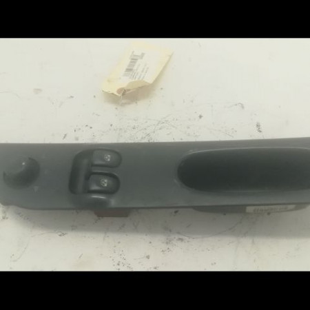 Commande lève-glace porte avant gauche occasion RENAULT LAGUNA I Phase 2 04-1998->11-2000 1.9 DTI 7700417487