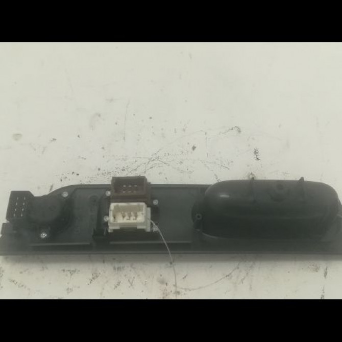 Commande lève-glace porte avant gauche occasion RENAULT LAGUNA I Phase 2 04-1998->11-2000 1.9 DTI 7700417487 2