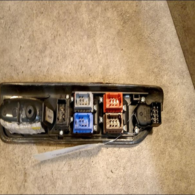 Commande lève-glace porte avant gauche occasion RENAULT LAGUNA I Phase 2 04-1998->11-2000 7700417487 2