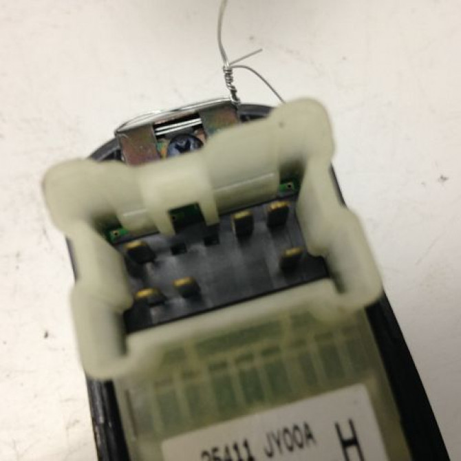 Commande leve-glace porte arrière droite occasion RENAULT KOLEOS I Phase 1 06-2008->12-2011 2.0 DCI 150ch 2