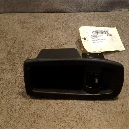 Commande leve-glace porte arrière droite occasion RENAULT KOLEOS I Phase 1 06-2008->12-2011 2.0 DCI 16v 150ch
