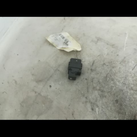 Commande leve-glace porte arrière gauche occasion PEUGEOT 406 Phase 2 04-1999->04-2004 2.0 HDI 110ch 6552ZG