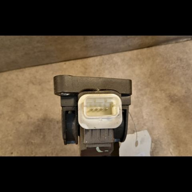 Potentiometre accelerateur occasion PEUGEOT 206 Phase 2 02-2003->02-2009 1.4i 75ch 2