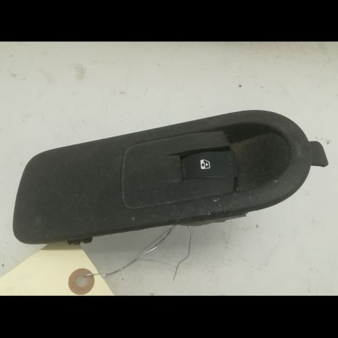 Commande lève-glace porte avant droite occasion RENAULT SCENIC II Phase 1 03-2004->09-2006 1.5 DCI 100ch 8200315027 1
