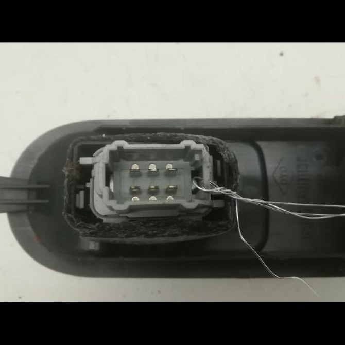 Commande lève-glace porte avant droite occasion RENAULT SCENIC II Phase 1 03-2004->09-2006 1.5 DCI 100ch 8200315027 3