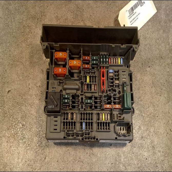 Platine fusible av occasion B.M.W. SERIE 3 V Phase 2 09-2008->12-2011 318i 143ch 61149119445 1