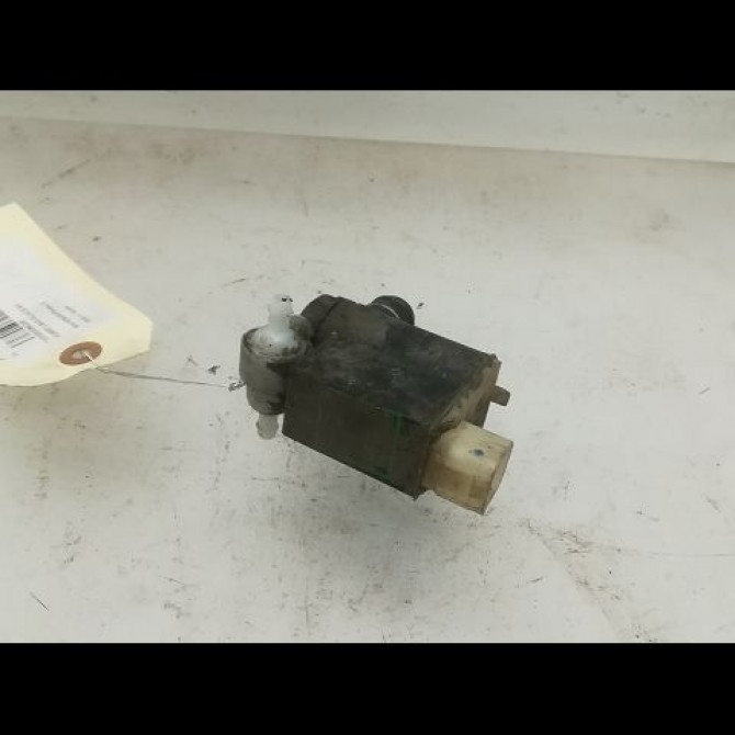 Pompe lave-glace avant occasion KIA VENGA Phase 2 01-2015->... 985102L100 1