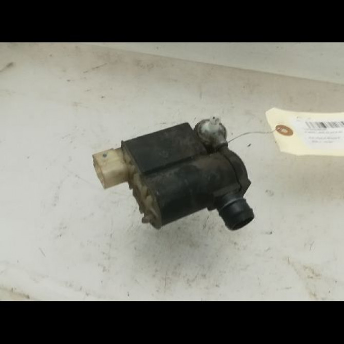 Pompe lave-glace avant occasion KIA VENGA Phase 2 01-2015->... 985102L100 2