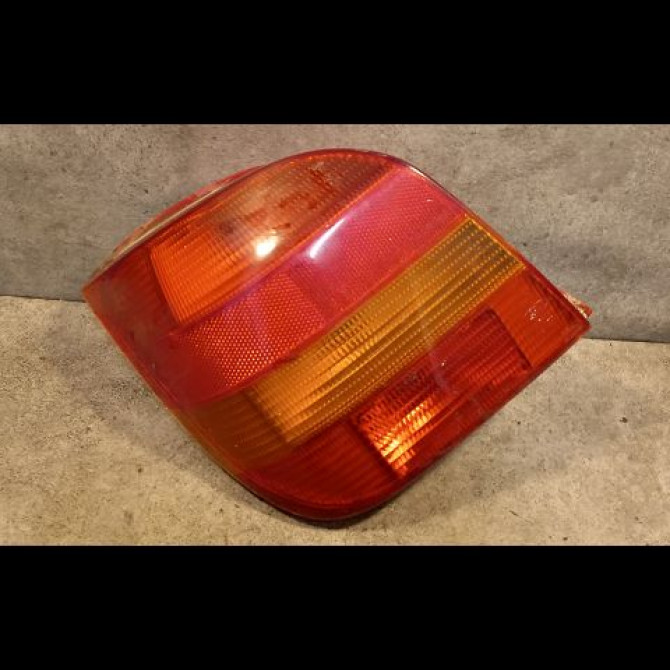 Feu arrière gauche occasion FORD FIESTA III Phase 1 03-1989->01-1994 1.1i 53ch 1