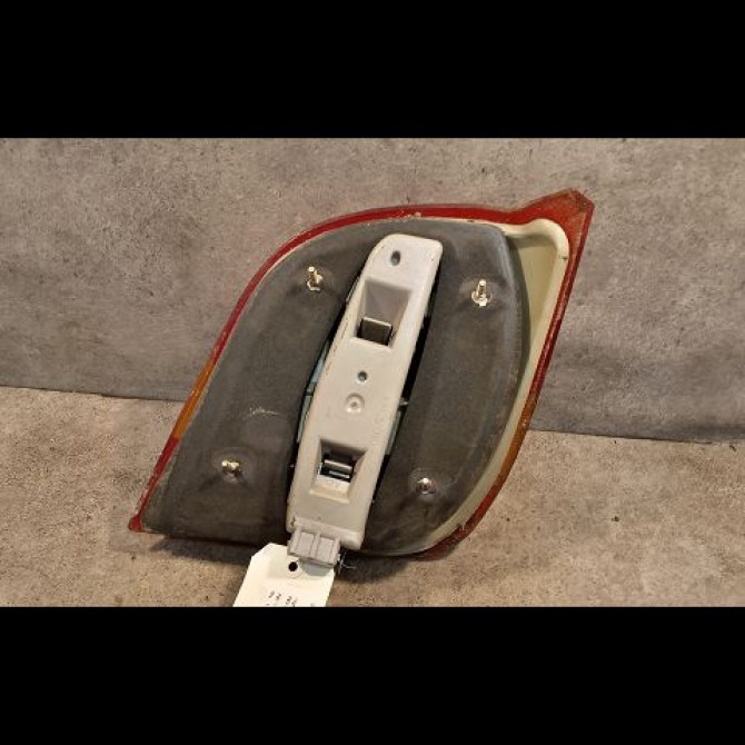 Feu arrière gauche occasion FORD FIESTA III Phase 1 03-1989->01-1994 1.1i 53ch 2