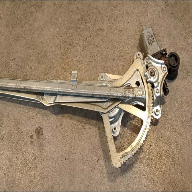 Mecanisme + moteur lève-glace avant droit occasion TOYOTA RAV4 II Phase 2 10-2003->12-2005 115 D-4D 6980142050 2