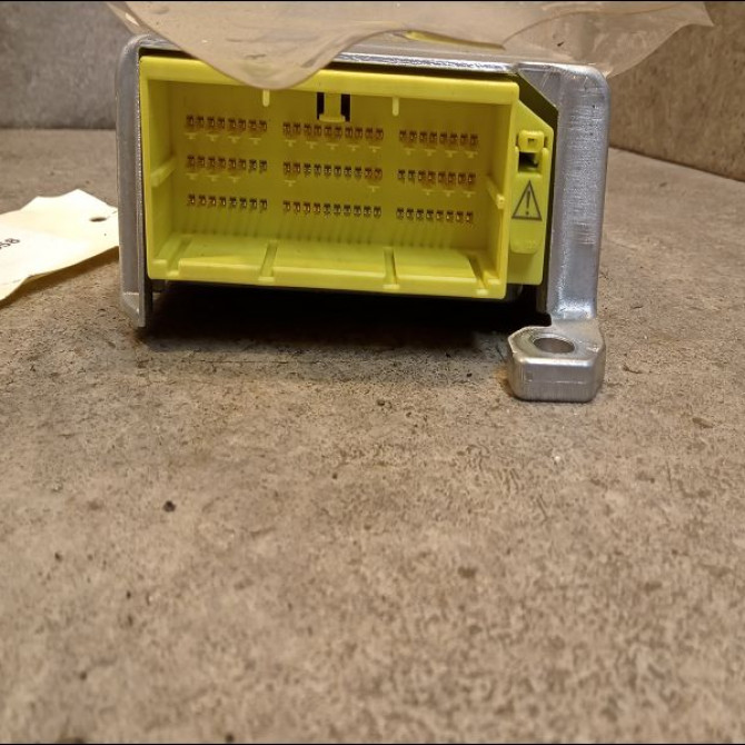 Boitier pyrotechnique occasion TOYOTA RAV4 II Phase 2 10-2003->12-2005 115 D-4D 8917042160 2