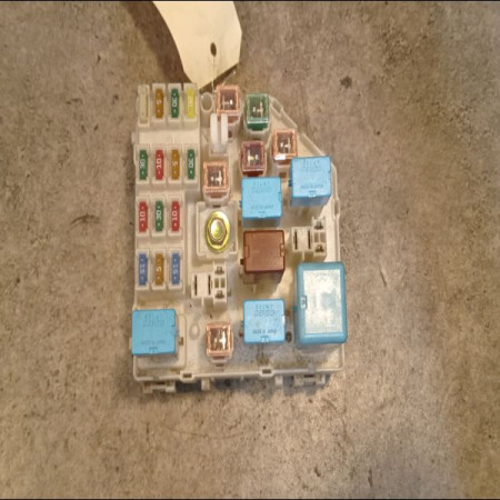 Platine fusible av occasion TOYOTA RAV4 II Phase 2 10-2003->12-2005 115 D-4D