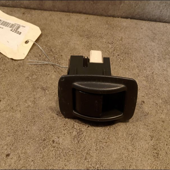 Commande leve-glace porte arrière droite occasion TOYOTA RAV4 II Phase 2 10-2003->12-2005 115 D-4D 1