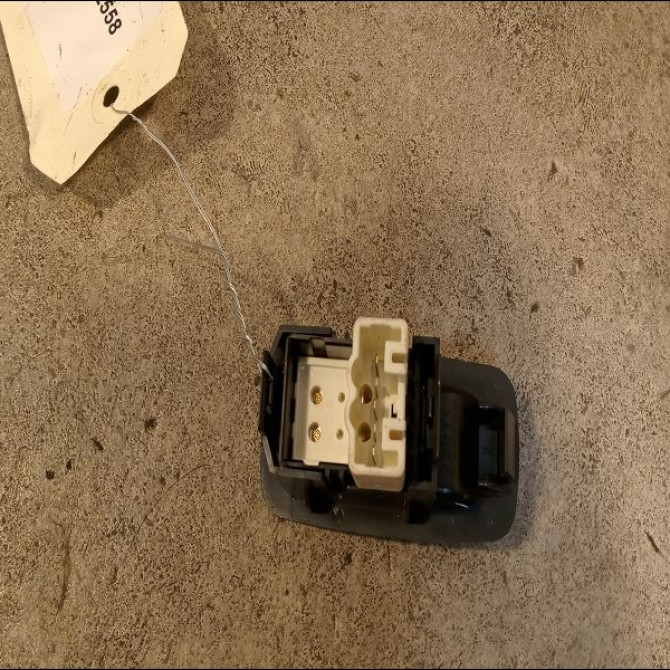 Commande leve-glace porte arrière droite occasion TOYOTA RAV4 II Phase 2 10-2003->12-2005 115 D-4D 2