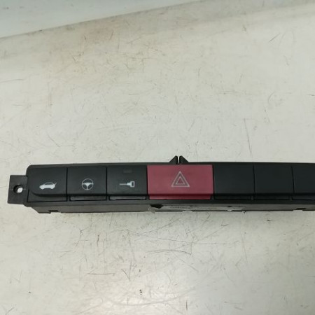 Bouton de warning occasion FIAT GRANDE PUNTO III Phase 1 09-2005->12-2013 1.2i