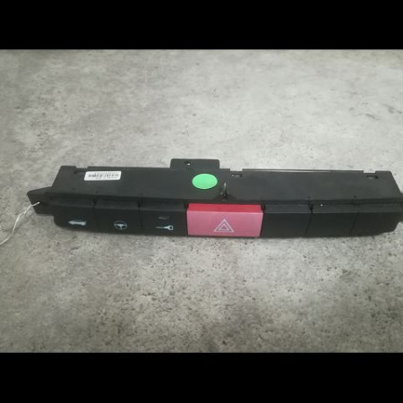 Bouton de warning occasion FIAT GRANDE PUNTO III Phase 1 09-2005->12-2013 1.4i 77ch