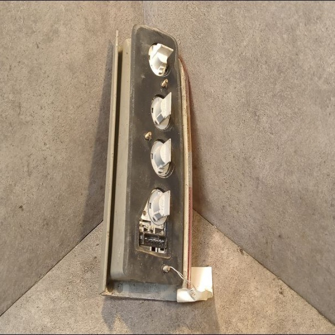 Feu arrière gauche occasion FORD ESCORT V Phase 1 01-1995->08-2000 2