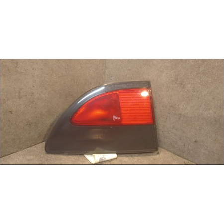 Feu arrière intérieur droit occasion RENAULT MEGANE I Phase 1 04-1995->04-1999 1.6i 90ch 7701042633