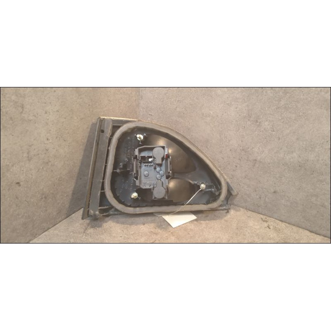 Feu arrière intérieur droit occasion RENAULT MEGANE I Phase 1 04-1995->04-1999 1.6i 90ch 7701042633 2