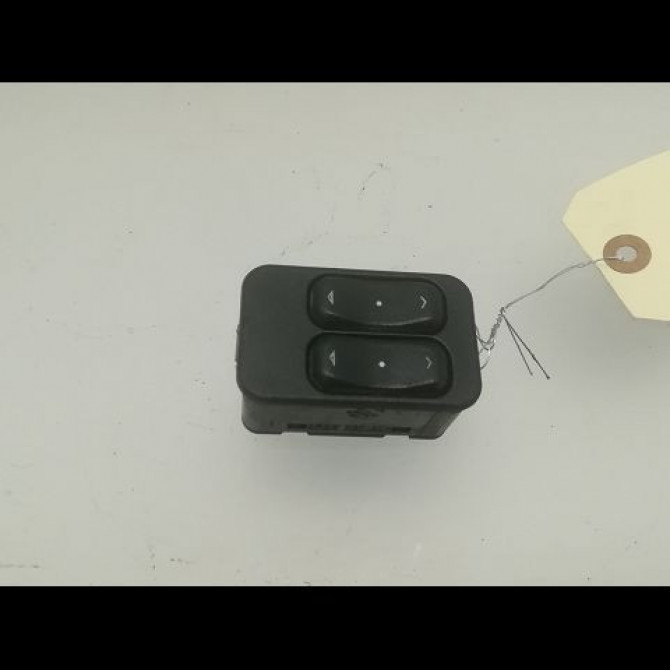 Commande lève-glace porte avant gauche occasion OPEL CORSA III Phase 2 08-2003->09-2006 1.3 CDTI 24411030 1