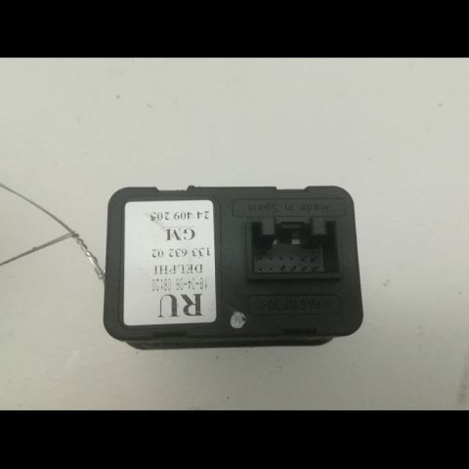 Commande lève-glace porte avant gauche occasion OPEL CORSA III Phase 2 08-2003->09-2006 1.3 CDTI 24411030 2