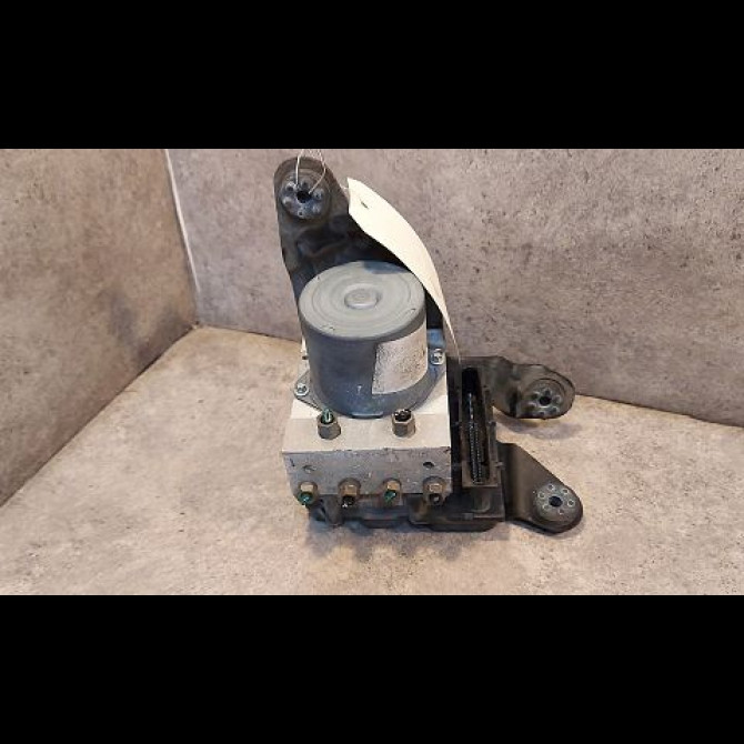 Unité hydraulique ABS occasion RENAULT SCENIC II Phase 1 03-2004->09-2006 1.6i 16v 7701062137 1