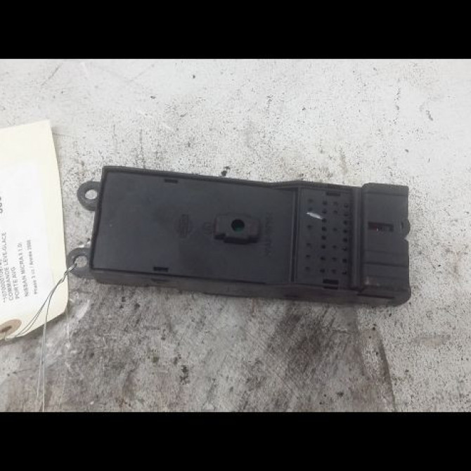 Commande lève-glace porte avant gauche occasion NISSAN MICRA II Phase 3 04-1998->12-2000 1.0i 2