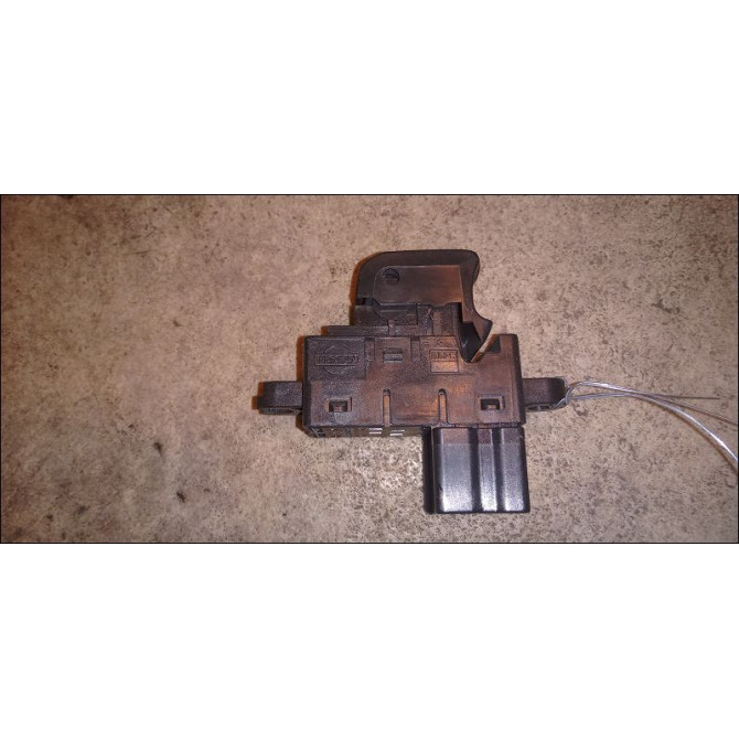 Commande leve-glace porte arrière droite occasion NISSAN QASHQAI I Phase 1 01-2007->09-2010 2.0 DCI 150ch 25411BR00A 3