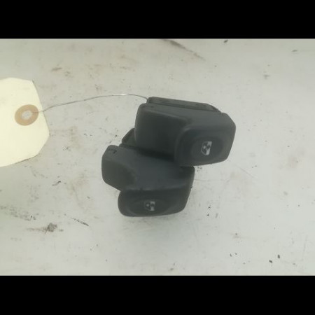 Commande lève-glace porte avant gauche occasion RENAULT CLIO II Phase 1 03-1998->06-2001 1.2 7700421119