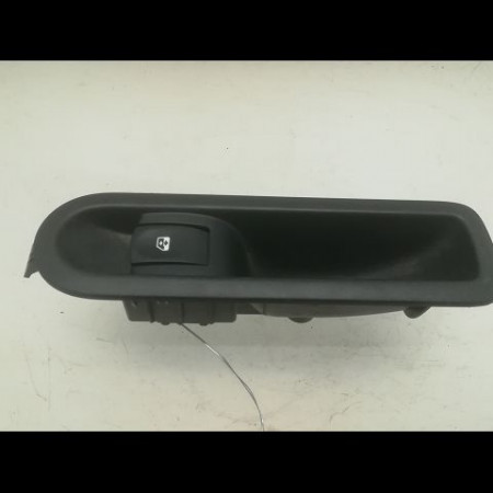 Commande leve-glace porte arrière droite occasion RENAULT MODUS Phase 2 01-2008->12-2012 1.5 DCI 85ch 8200214936
