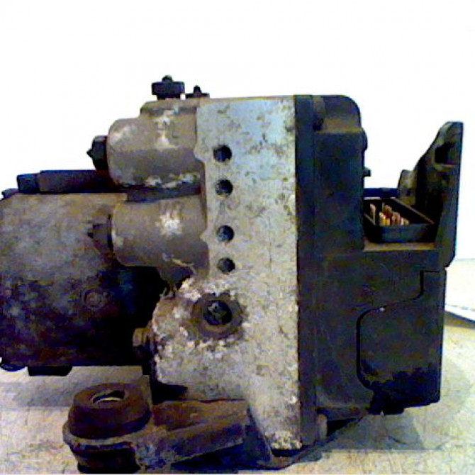 Unité hydraulique ABS occasion AUDI A4 I Phase 1 02-1995->02-1999 1.9 TDi 8D0614111 3