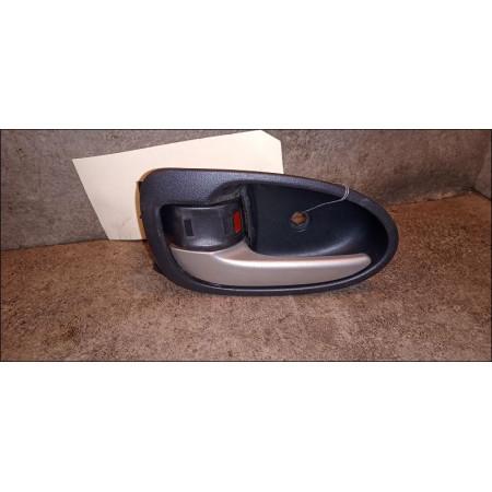 Poignee int porte avg occasion TOYOTA YARIS II Phase 1 12-2005->11-2009 1.4 D-4D 692060D100B0