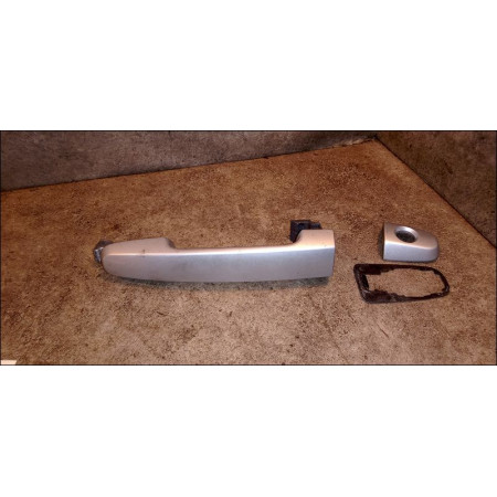 Poignee ext porte avg occasion TOYOTA YARIS II Phase 1 12-2005->11-2009 1.4 D-4D 692110D901