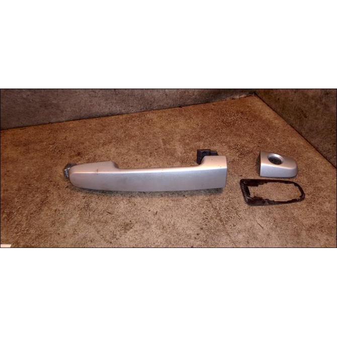 Poignee ext porte avg occasion TOYOTA YARIS II Phase 1 12-2005->11-2009 1.4 D-4D 692110D901 1