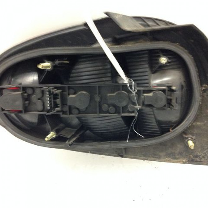 Feu arrière gauche occasion RENAULT MEGANE I Phase 1 11-1995->03-1999 1.6 7700428056 2