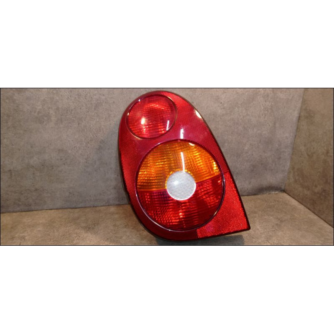 Feu arrière droit occasion RENAULT MEGANE I Phase 2 03-1999->06-2003 1.6 16v 7700428057 1