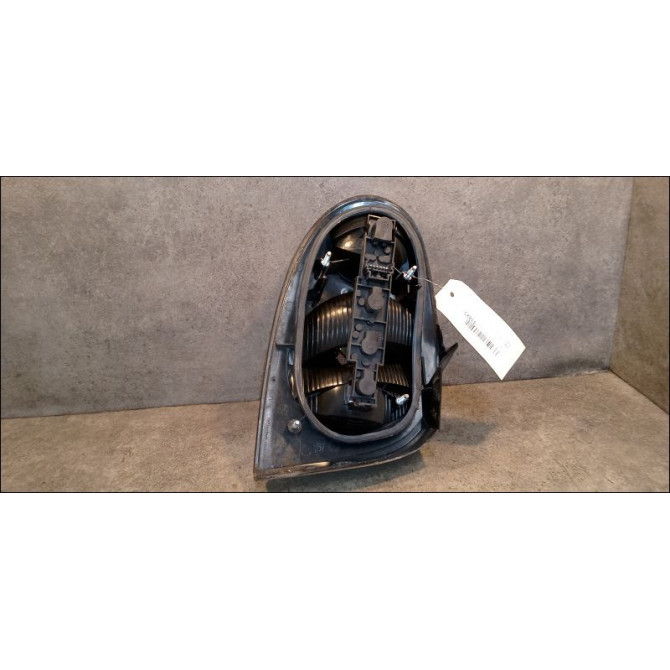 Feu arrière droit occasion RENAULT MEGANE I Phase 2 03-1999->06-2003 1.6 16v 7700428057 2