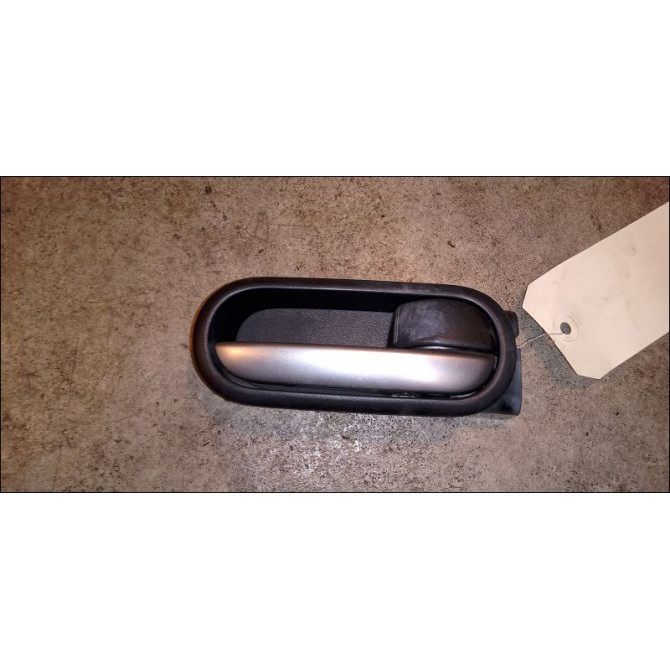 Poignee int porte avd occasion MAZDA MAZDA 2 II MAZDA 2 II Phase 1 2007-09-01->2011-02-28 1.4 MZ-CD 68ch D65158330A02 1