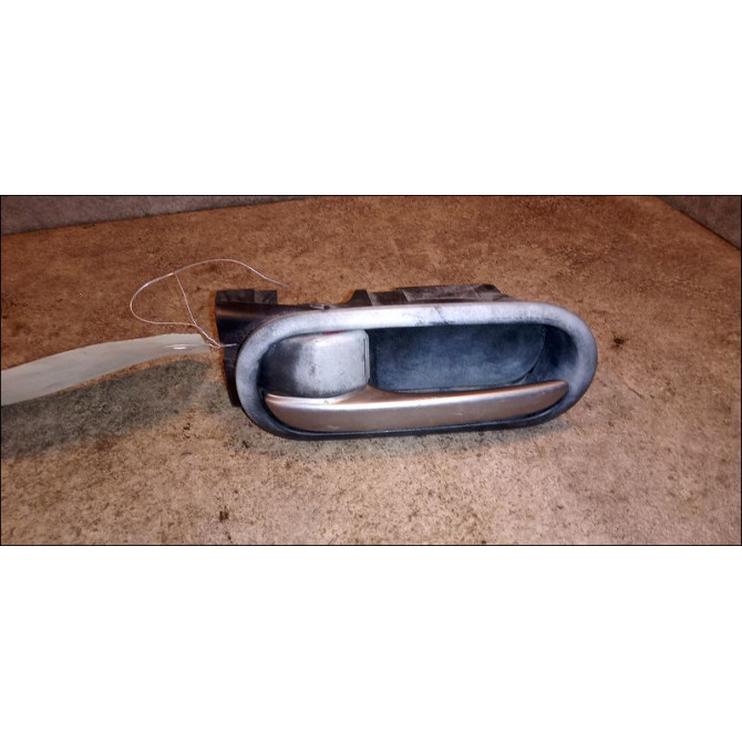 Poignee int porte avg occasion MAZDA MAZDA 2 II MAZDA 2 II Phase 1 2007-09-01->2011-02-28 1.4 MZ-CD 68ch D65159330A02 1